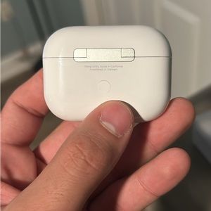 Airpod pros, used but in very good condition, contact for more info